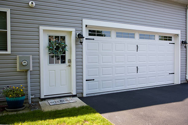 24/7 Emergency Garage Door Panel Replacement experts in Mason, MI